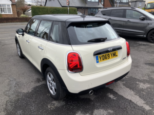 2019 MINI Hatch 1.5 5-Door Hatch Cooper Classic in White — image 4