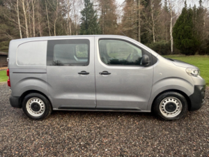 2020 Peugeot Expert Crewvan 1.5 Bluehdi 1000 Professional in Grey — image 3
