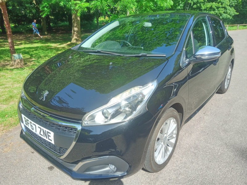 2017 Peugeot 208 1.2 Puretech Allure in Black — image 1