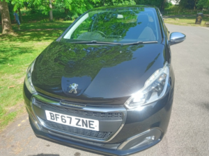 2017 Peugeot 208 1.2 Puretech Allure in Black — image 2