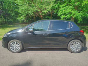 2017 Peugeot 208 1.2 Puretech Allure in Black — image 3