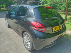2017 Peugeot 208 1.2 Puretech Allure in Black — image 5