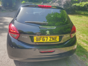 2017 Peugeot 208 1.2 Puretech Allure in Black — image 6