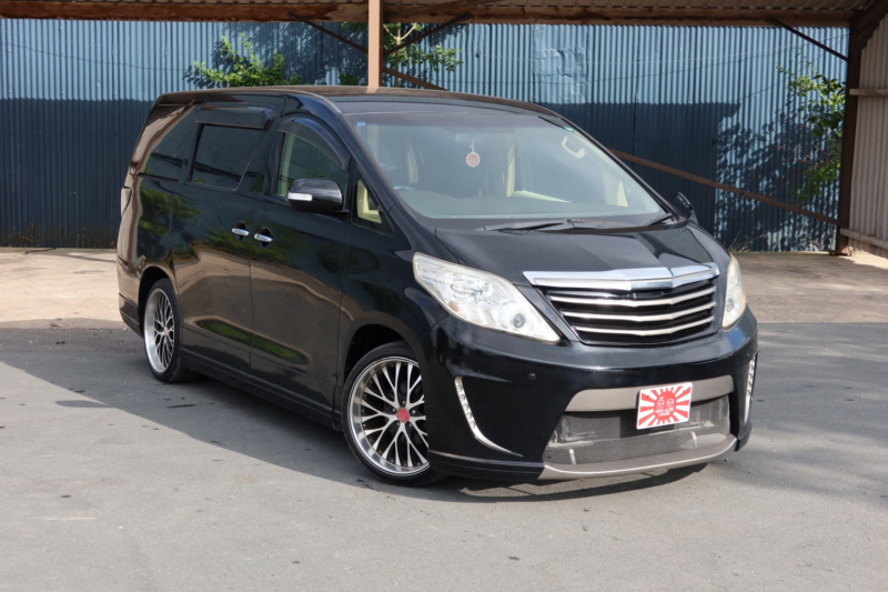 2013 Toyota Alphard 240x 8 Seats in Black — image 1
