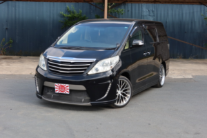 2013 Toyota Alphard 240x 8 Seats in Black — image 3