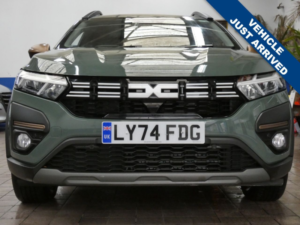 2024 Dacia Jogger 1.6 Hybrid Extreme MPV 5dr Petrol Hybrid Auto Euro 6 (s/s) (140 Ps) in Green — image 2