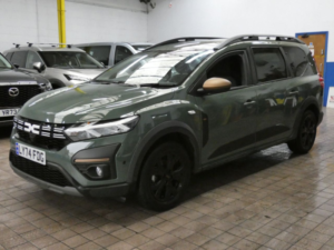 2024 Dacia Jogger 1.6 Hybrid Extreme MPV 5dr Petrol Hybrid Auto Euro 6 (s/s) (140 Ps) in Green — image 4