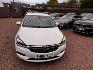 2016 Vauxhall Astra 1.4i Turbo Elite Nav Euro 6 5dr in White — image 2