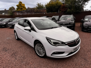 2016 Vauxhall Astra 1.4i Turbo Elite Nav Euro 6 5dr in White — image 5