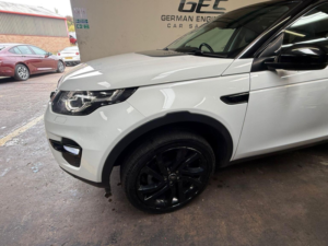 2019 Land Rover Discovery Sport 2.0 Td4 Hse Auto 4WD Euro 6 (s/s) 5dr in White — image 4