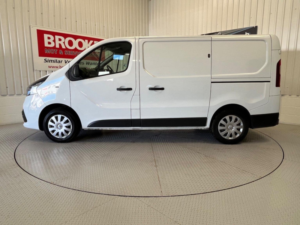 2019 Renault Trafic 1.6 Dci 27 Business+ Swb Standard Roof Euro 6 5dr in White — image 6