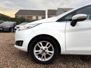 2016 Ford Fiesta 1.6 Zetec Powershift Euro 6 5dr in White — image 3