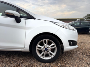 2016 Ford Fiesta 1.6 Zetec Powershift Euro 6 5dr in White — image 5