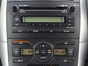 2011 Toyota Auris 1.6 V-Matic Sr Euro 5 5dr in Grey — image 4
