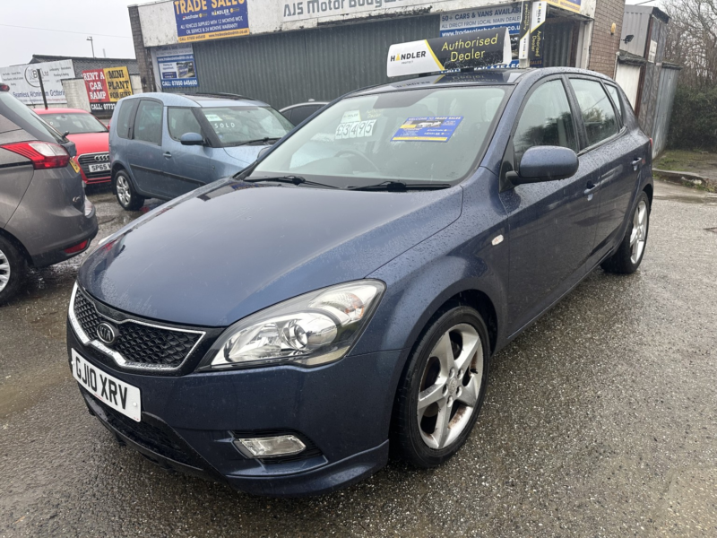 2010 Kia Ceed 1.6 Crdi 3 in Blue — image 1
