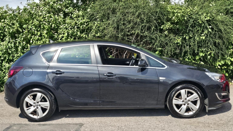 2013 Vauxhall Astra 1.4 T 16v Sri in Black — image 1