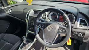 2013 Vauxhall Astra 1.4 T 16v Sri in Black — image 5