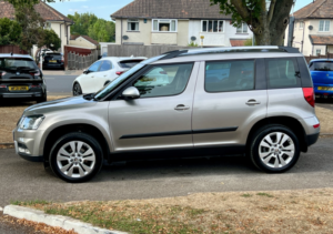 2017 Skoda Yeti 2.0 Tdi Se L Drive in Beige — image 4