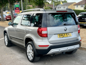 2017 Skoda Yeti 2.0 Tdi Se L Drive in Beige — image 5