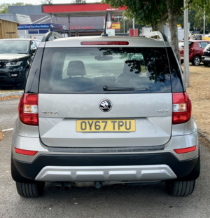2017 Skoda Yeti 2.0 Tdi Se L Drive in Beige — image 6