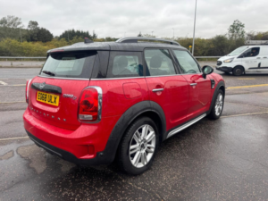2018 MINI Countryman 2.0 Cooper D Euro 6 (s/s) 5dr in Red — image 5