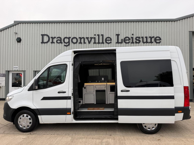 2020 Mercedes-Benz Sprinter Camper Van Pro Conversion Mwb 2.0cdi in White — image 1