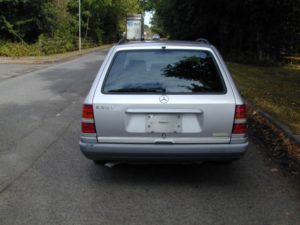 1995 Mercedes-Benz 320 Ref 8724 - Mercedes Benz W124 E320 Estate 7 Seater Automat in Silver — image 4