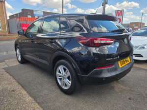 2018 Vauxhall Grandland X 1.2 Turbo Se SUV 5dr Petrol Auto Euro 6 (s/s) (130 Ps) in Black — image 5