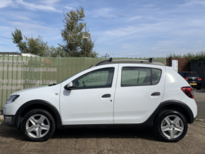 2014 Dacia Sandero Stepway 1.5 Stepway Laureate Dci 90 in White — image 4