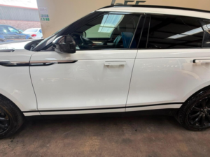 2018 Land Rover Range Rover Velar 2.0 D180 R-Dynamic Se Auto 4WD Euro 6 (s/s) 5dr in White — image 3