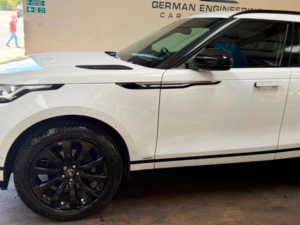 2018 Land Rover Range Rover Velar 2.0 D180 R-Dynamic Se Auto 4WD Euro 6 (s/s) 5dr in White — image 4