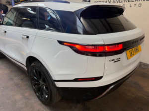 2018 Land Rover Range Rover Velar 2.0 D180 R-Dynamic Se Auto 4WD Euro 6 (s/s) 5dr in White — image 6