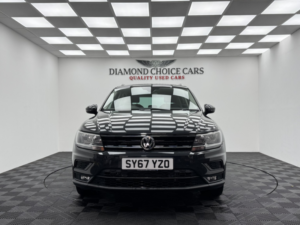 2018 Volkswagen Tiguan 2.0 Tdi Se in Grey — image 2