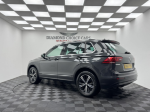 2018 Volkswagen Tiguan 2.0 Tdi Se in Grey — image 4
