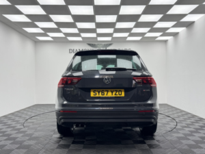 2018 Volkswagen Tiguan 2.0 Tdi Se in Grey — image 5