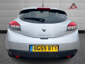 2009 Renault Megane 1.6 16v Dynamique in Silver — image 2