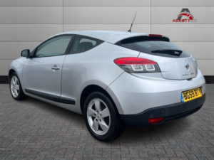 2009 Renault Megane 1.6 16v Dynamique in Silver — image 3
