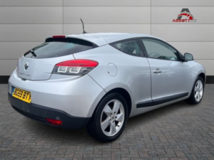 2009 Renault Megane 1.6 16v Dynamique in Silver — image 5