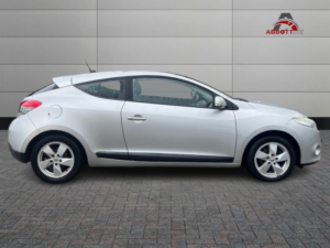 2009 Renault Megane 1.6 16v Dynamique in Silver — image 6