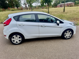 2011 Ford Fiesta 1.3 Edge in White — image 3