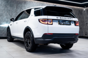 2020 Land Rover Discovery Sport 2.0 D150 Mhev S Auto 4WD Euro 6 (s/s) 5dr in White — image 6