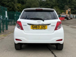2013 Toyota Yaris 1.33 Dual Vvt-I Sr Hatchback 5dr Petrol Manual Euro 5 (101 Ps) in White — image 6