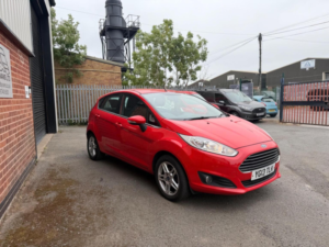 2013 Ford Fiesta 1.25 Zetec Euro 5 5dr in Red — image 2