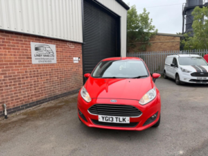 2013 Ford Fiesta 1.25 Zetec Euro 5 5dr in Red — image 3