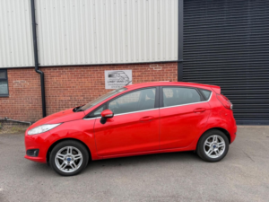 2013 Ford Fiesta 1.25 Zetec Euro 5 5dr in Red — image 4