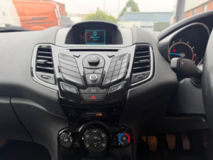 2013 Ford Fiesta 1.25 Zetec Euro 5 5dr in Red — image 6