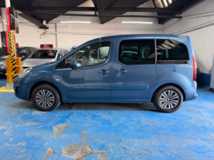 2017 Peugeot Partner 1.6 in Blue — image 6