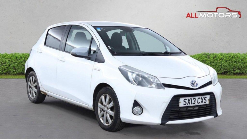2013 Toyota Yaris 1.5 Vvt-H T4 CVT Euro 5 5dr in White — image 1