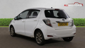 2013 Toyota Yaris 1.5 Vvt-H T4 CVT Euro 5 5dr in White — image 3