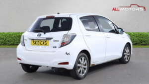 2013 Toyota Yaris 1.5 Vvt-H T4 CVT Euro 5 5dr in White — image 4